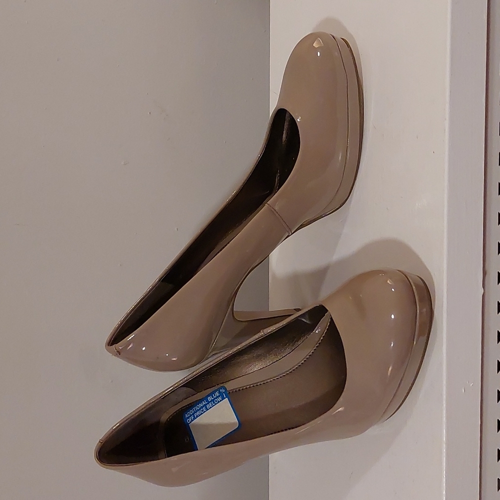 Bandolino Beige Pump Heels